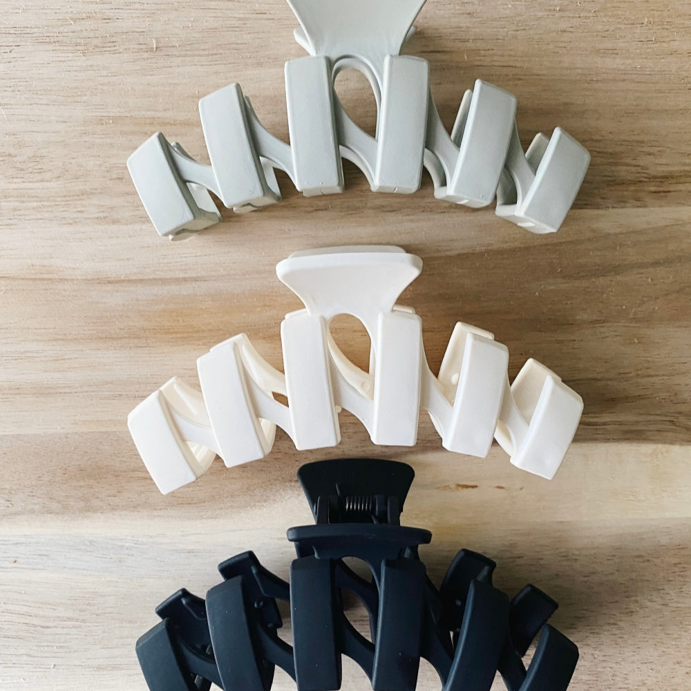 Trendy Wave-Shaped Matte Claw Clip