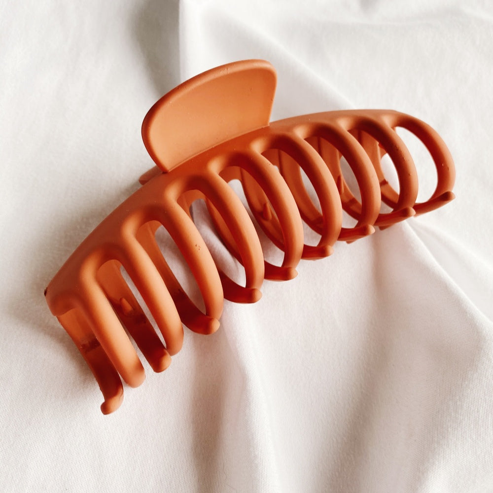 Matte Oversized Hair Claw – Elegant Minimalist Style