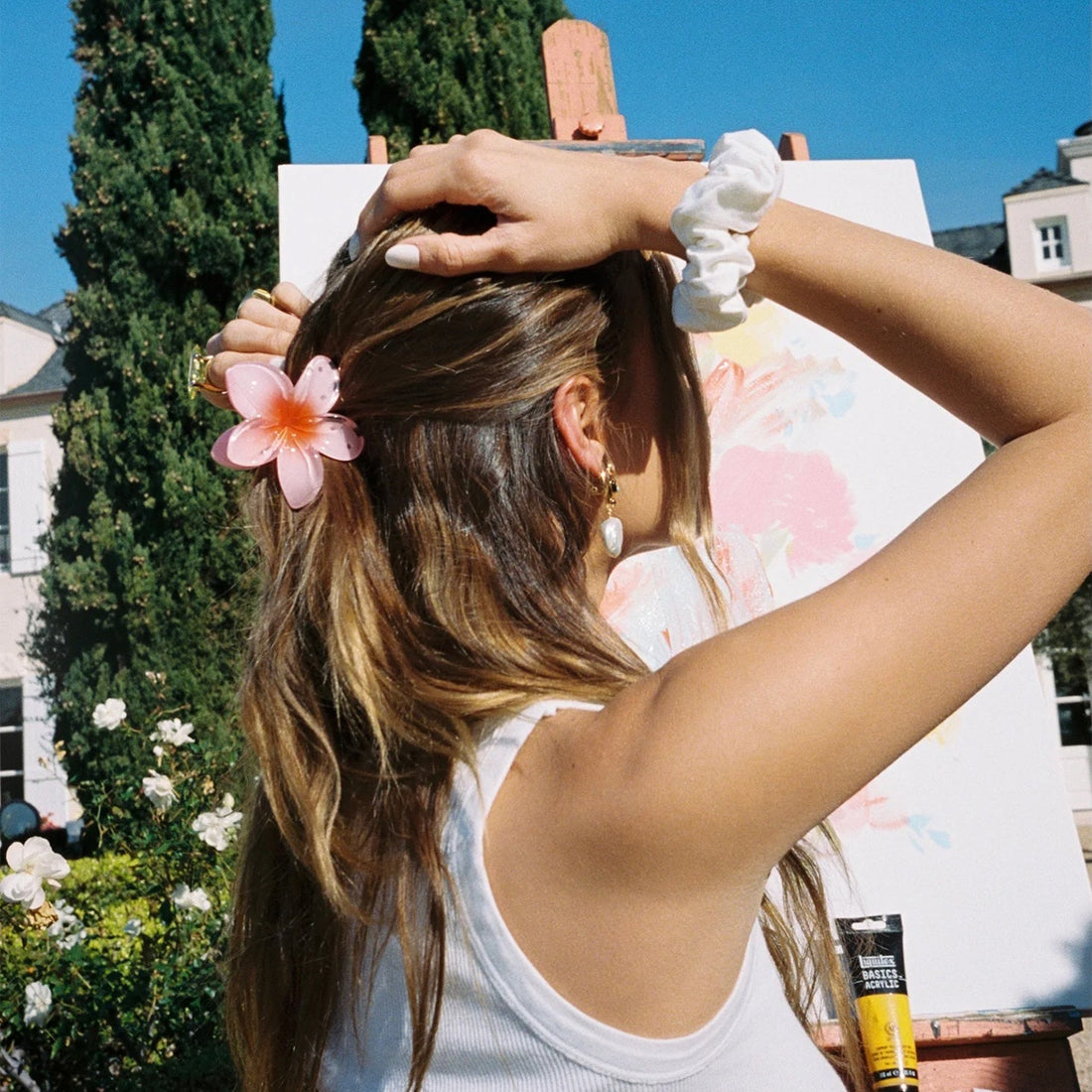 front view of Super Bloom Clip in Guava