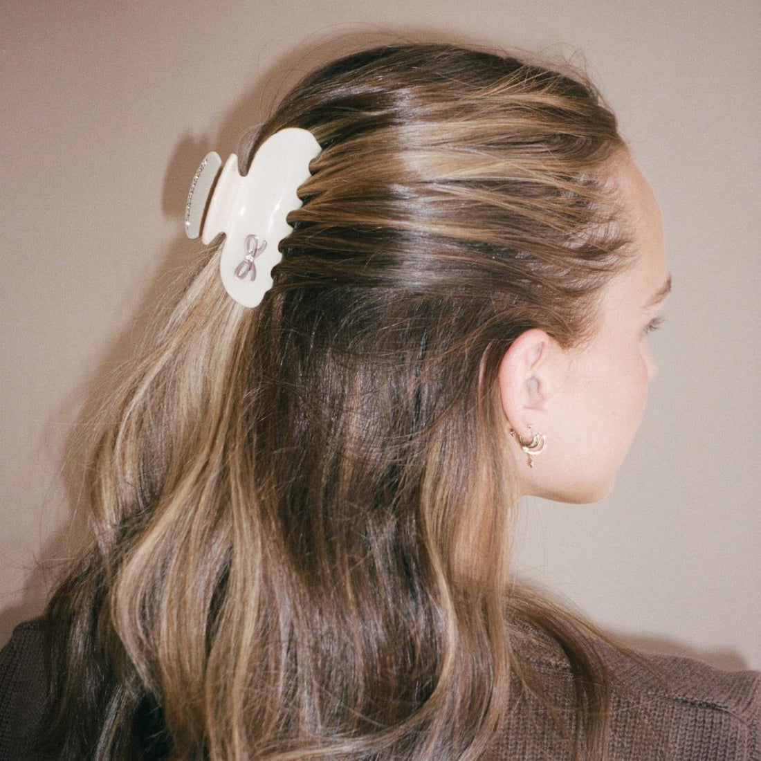 Sweetheart Hair Claw Clip in Vanilla Chai